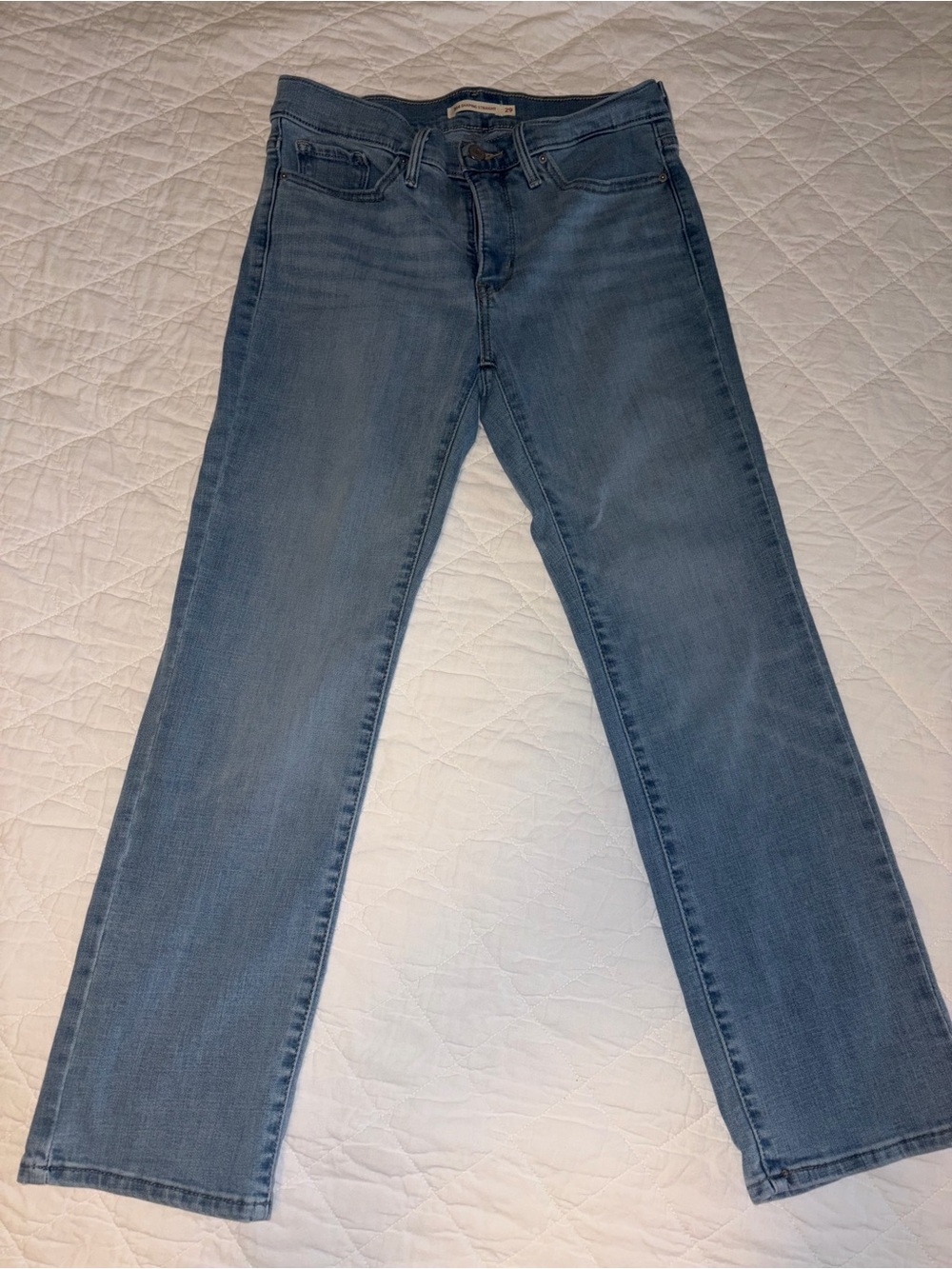 Light Blue Straight Leg Women’s Jeans - Levi’s Size 29